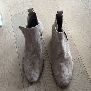 Dolce Vita suede booties